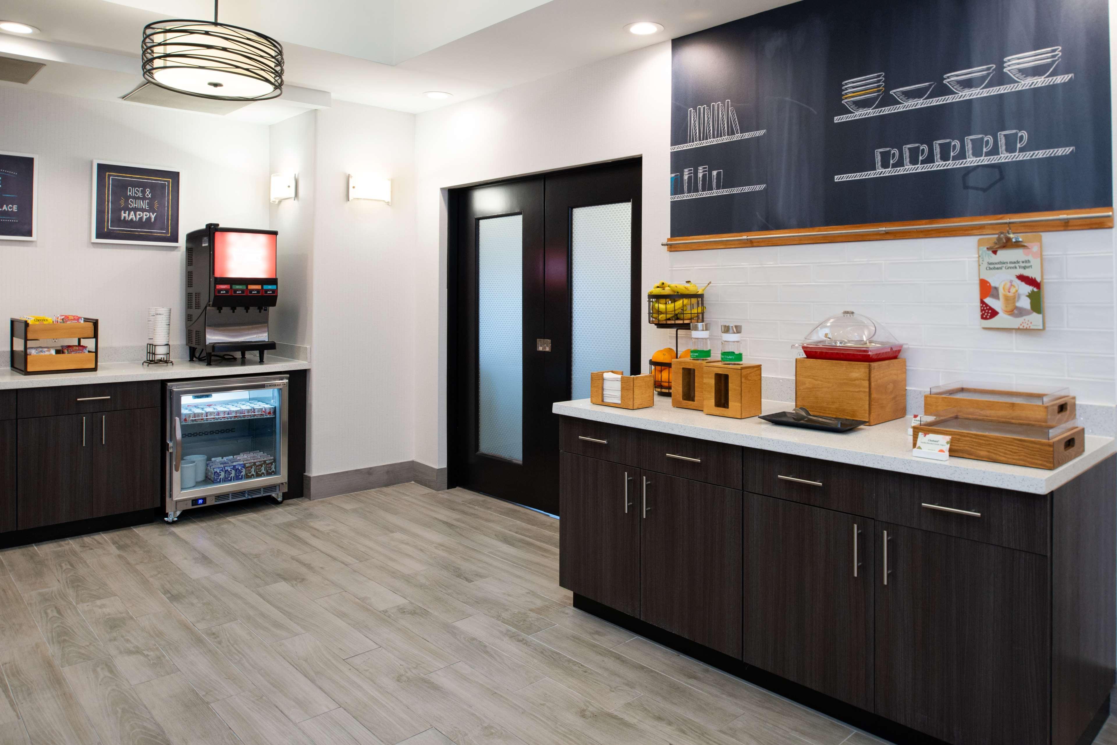 Hampton Inn Kansas City Northeast Extérieur photo