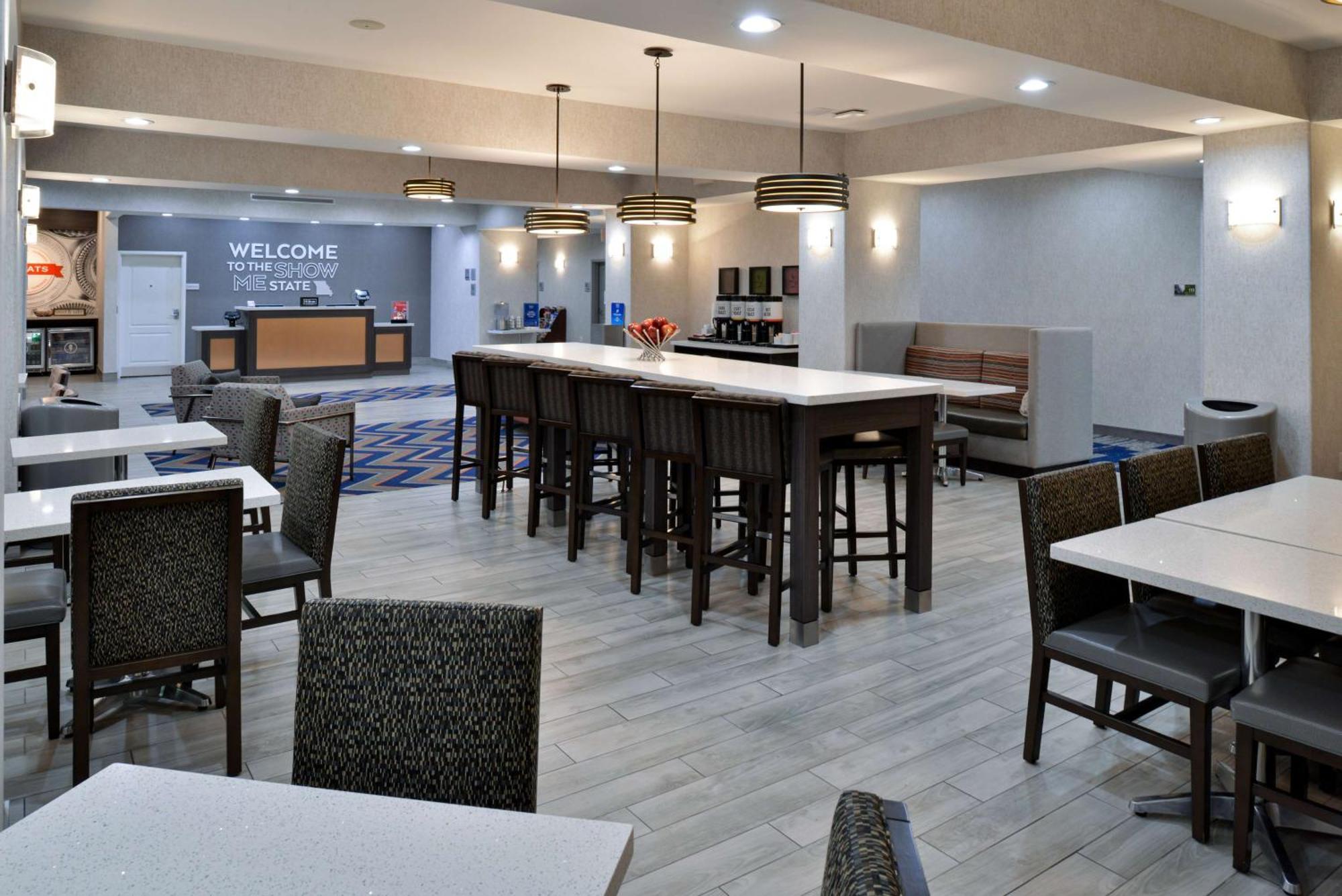 Hampton Inn Kansas City Northeast Extérieur photo