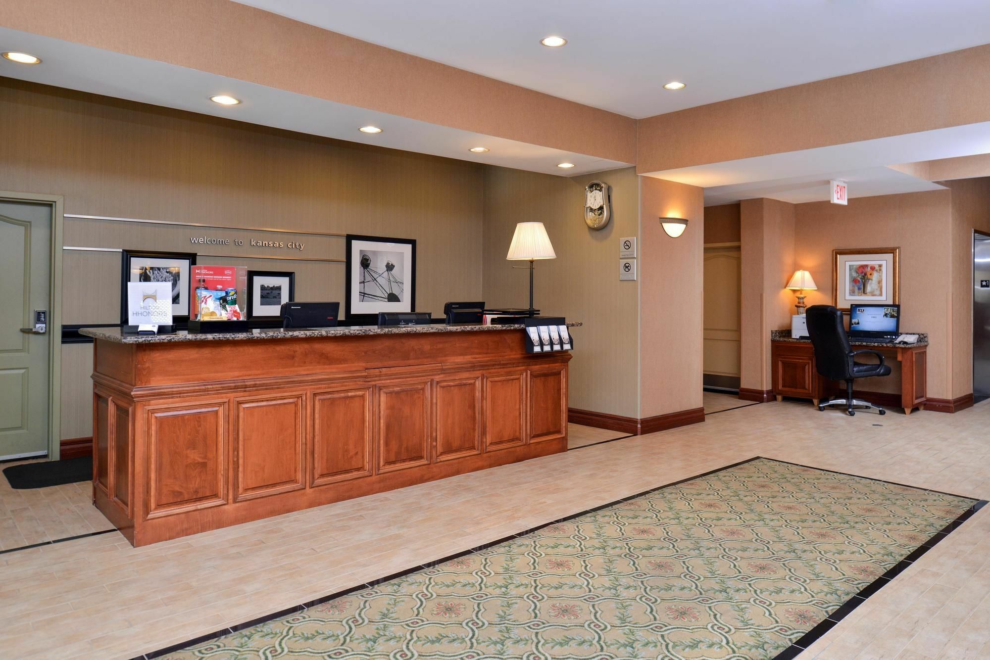 Hampton Inn Kansas City Northeast Extérieur photo
