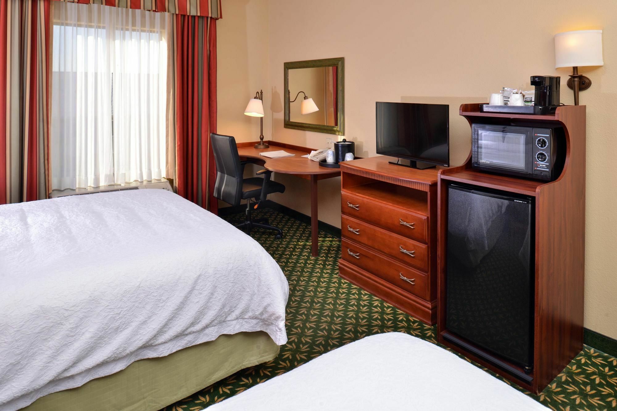 Hampton Inn Kansas City Northeast Extérieur photo